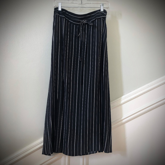LOFT NWOT Black/White Striped Midi Skirt - Picture 2 of 7